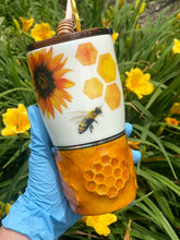 Load image into Gallery viewer, Honeycomb Pattern Tumbler with Topper
